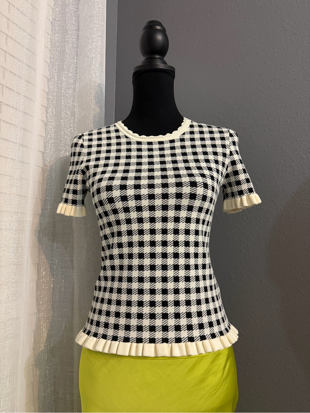 Like New Sea New York Black & Cream Check Knit Top – Size S